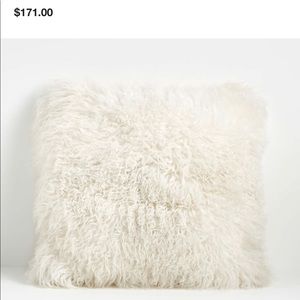 Crate&Barrel Pelliccia 23"x23" Ivory Mongolian Sheepskin Throw Pillow Cover